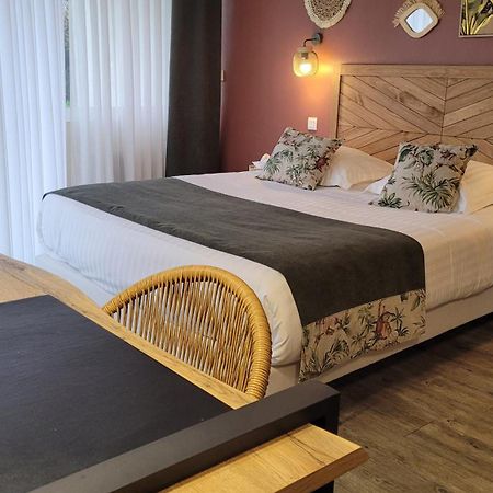Logis Hotel La Croix Du Sud Le Tour-du-Parc المظهر الخارجي الصورة
