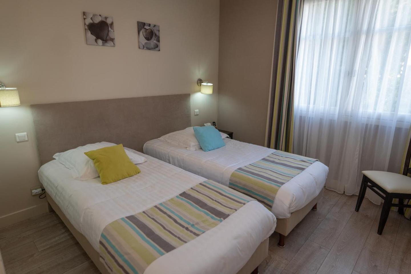Logis Hotel La Croix Du Sud Le Tour-du-Parc المظهر الخارجي الصورة