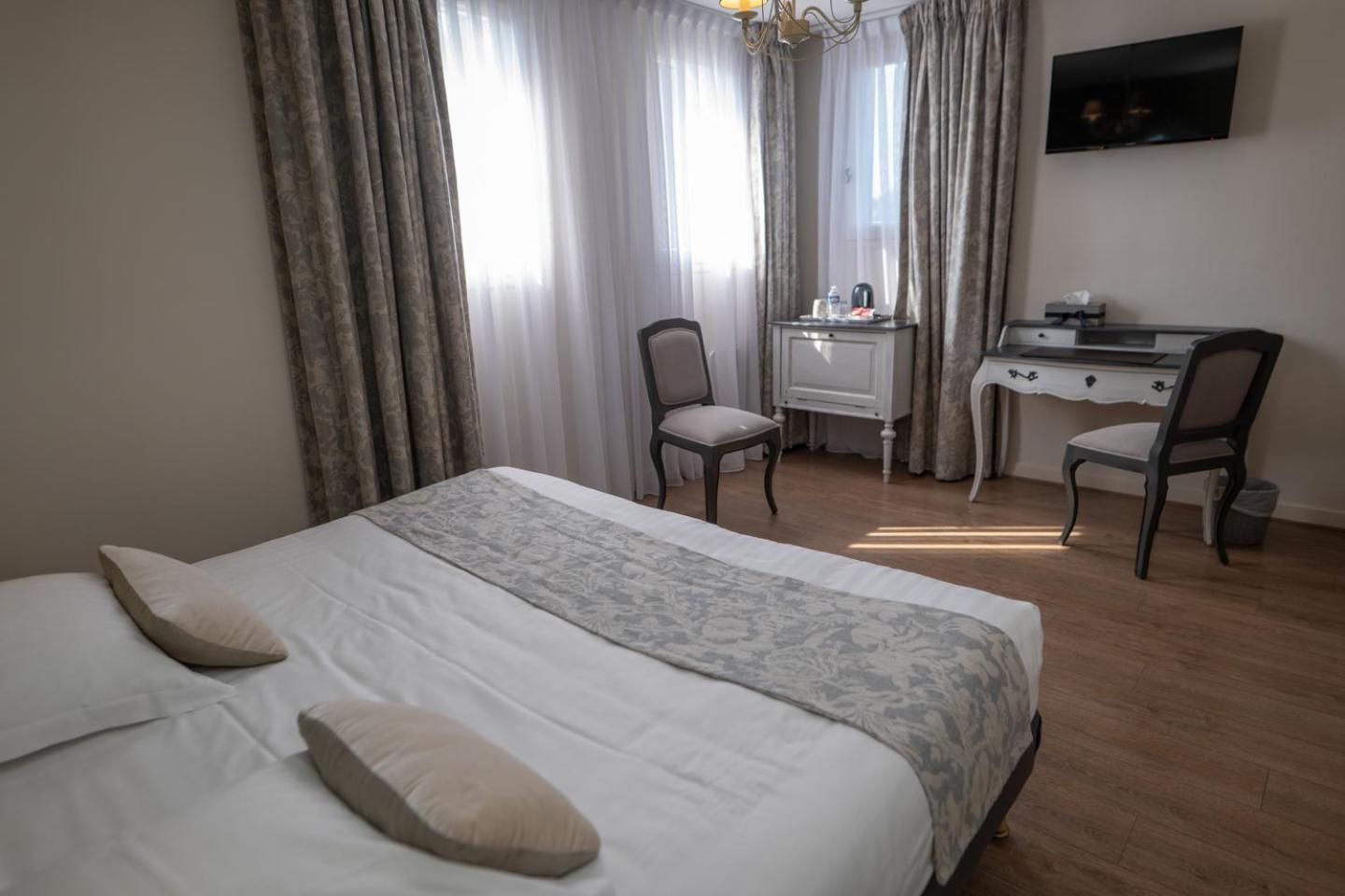 Logis Hotel La Croix Du Sud Le Tour-du-Parc المظهر الخارجي الصورة