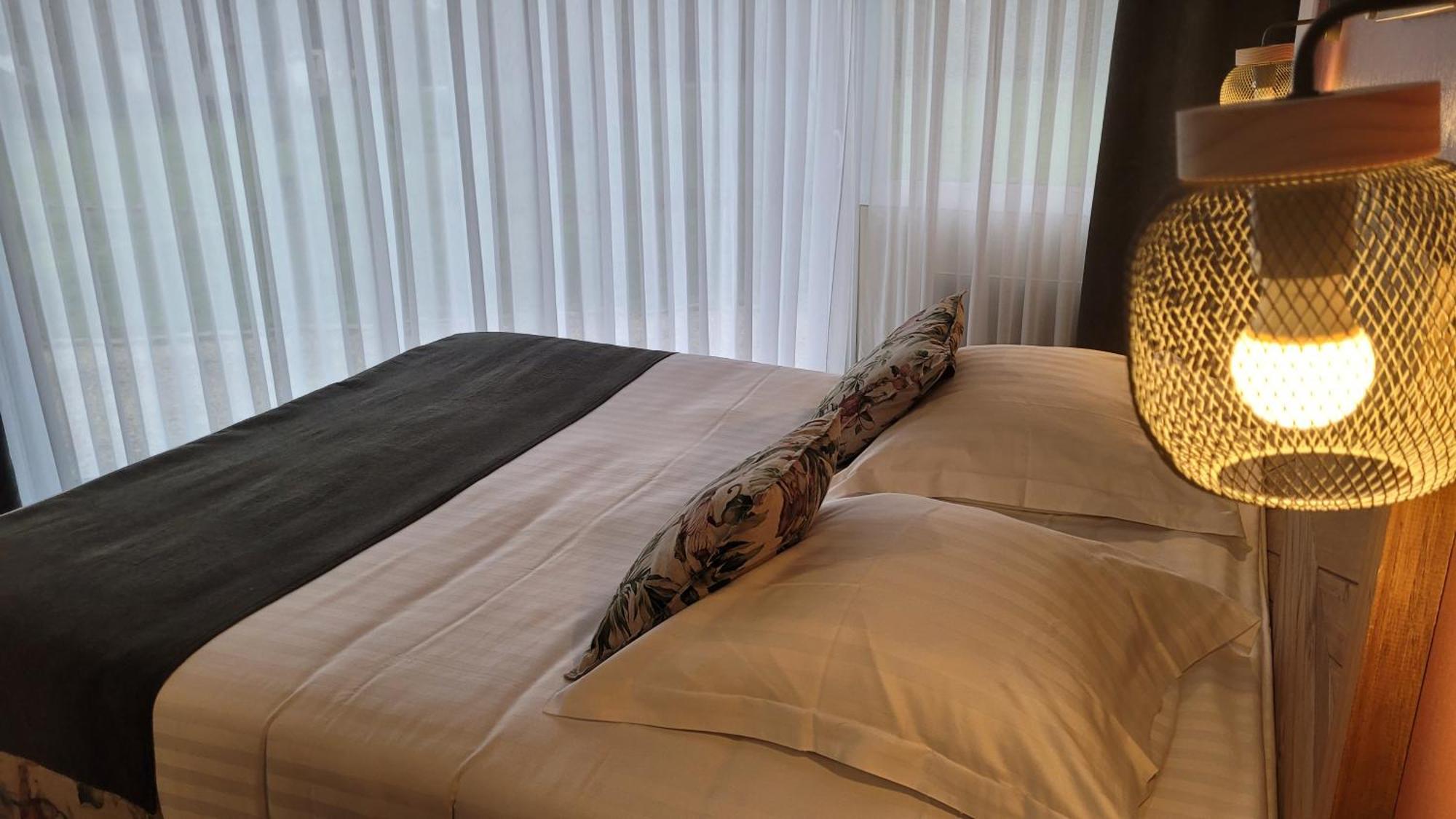 Logis Hotel La Croix Du Sud Le Tour-du-Parc المظهر الخارجي الصورة